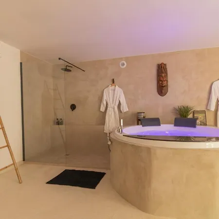 Afro Ethnic - & Spa, Nouveau, Atypique Apartment *